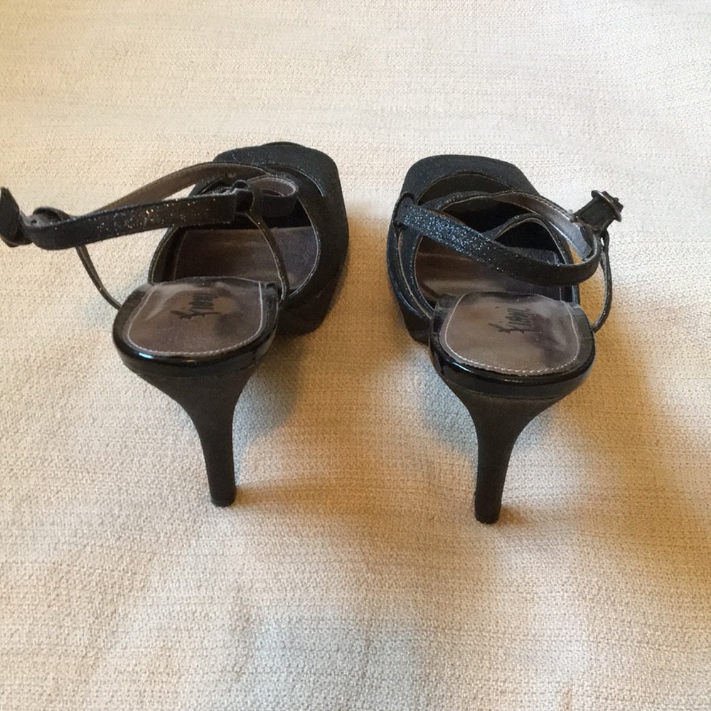 Shoes - Picture 4 of 7